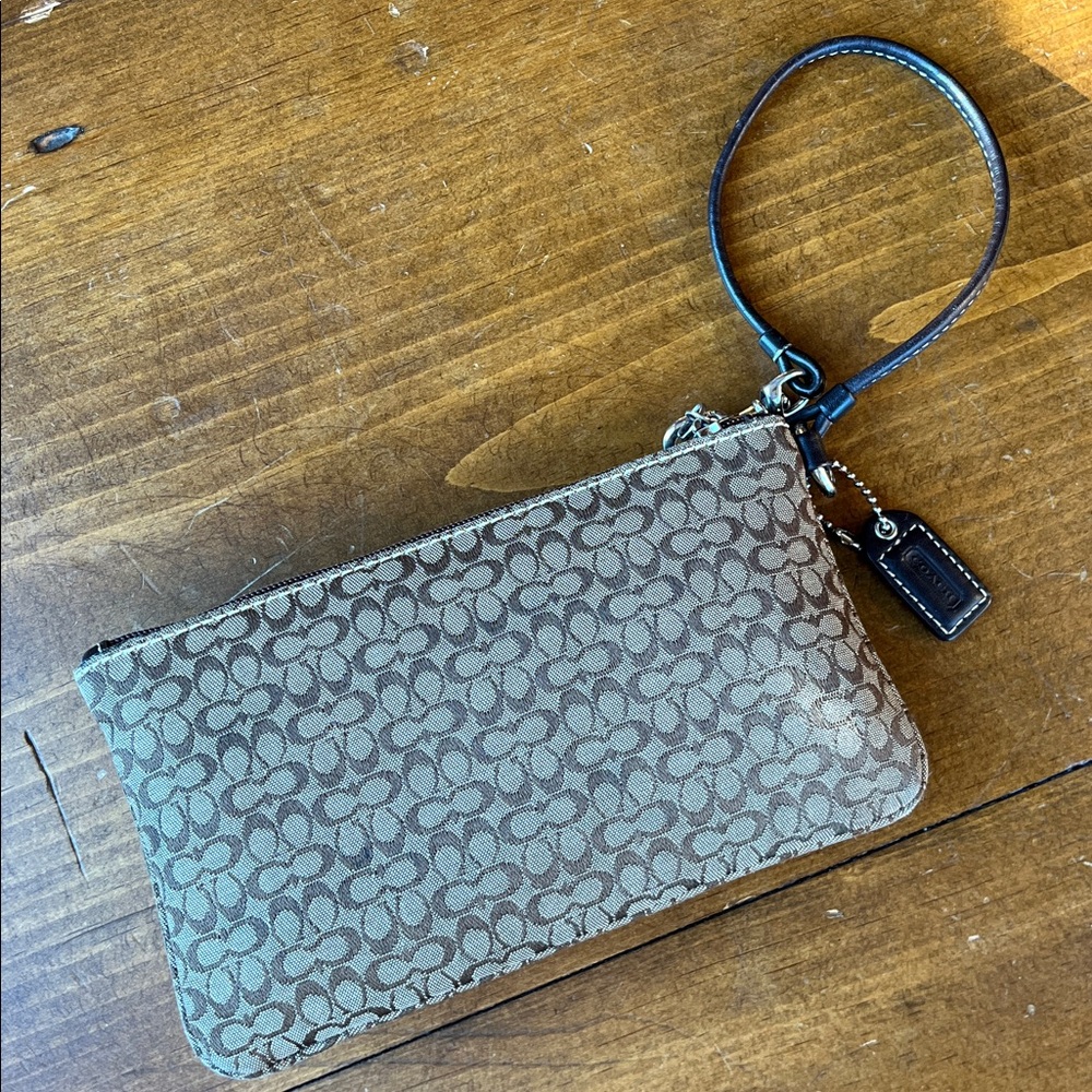 Coach Wristlet Front Buckle Pocket - Picture 6 of 13